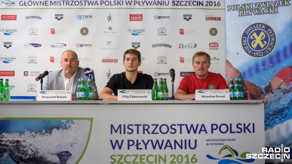 Szczecin przygotowany do Mistrzostw Polski w pływaniu. Od piątku na basenie olimpijskim Floating Arena o mistrzowskie tytuły będzie walczyć prawie 700 zawodników i zawodniczek. Fot. Konrad Nowak [Radio Szczecin]