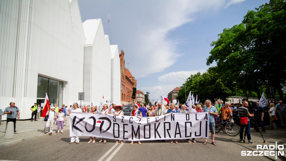 Manifestacja KOD-u w Szczecinie. Fot. Konrad Nowak [Radio Szczecin]