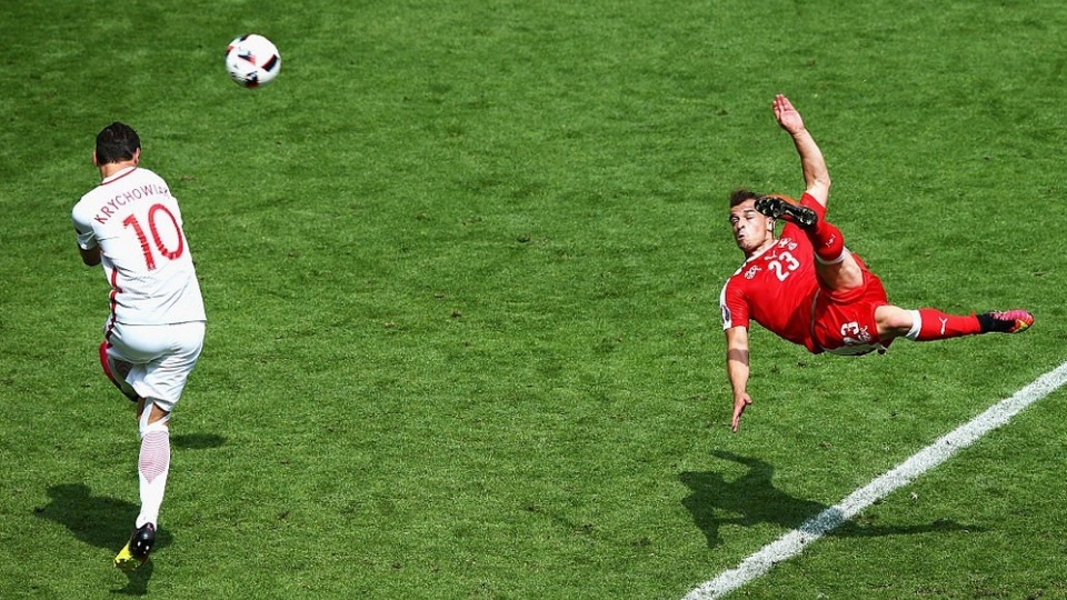 1:1. Wyrównuje Xherdan Shaqiri. Fot. www.twitter.com/UEFAEURO