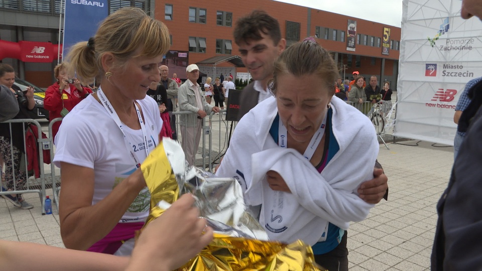 Wanda Panfil i Ewa Huryń na mecie 2. PZU Maraton Szczeciński. Fot. Piotr Rakowski [Radio Szczecin]