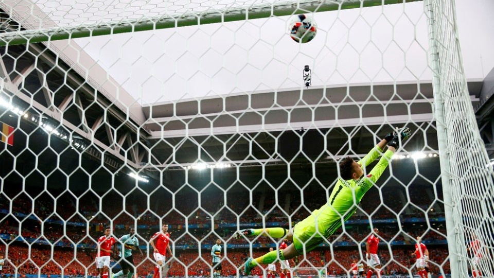 Strzał Radji Nainggolana i Belgia prowadzi 1:0. Fot. www.twitter.com/UEFAEURO