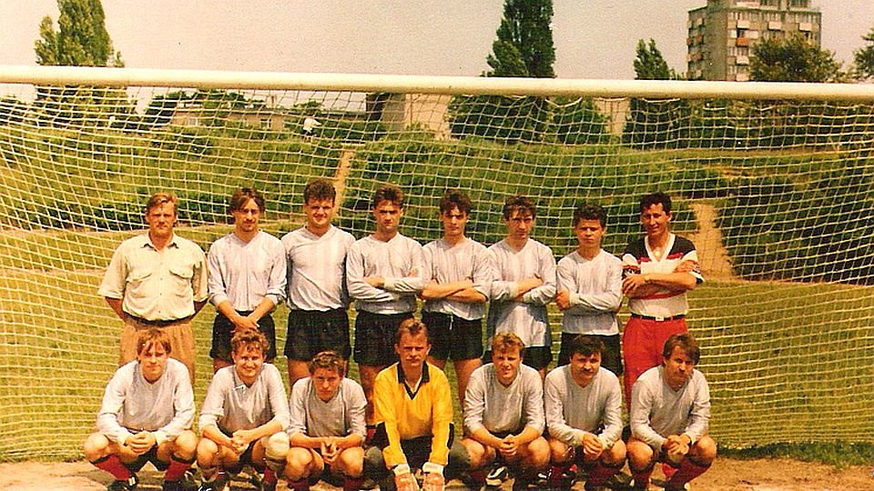 Zespół Pioniera Szczecin z lat 80. na stadionie przy Potulickiej. Fot. Archiwum kkspionier.pl