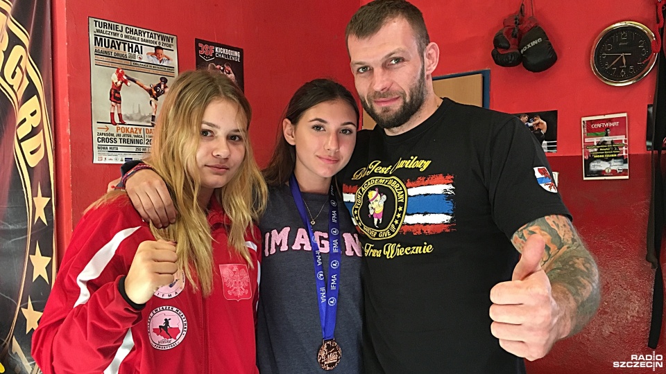 Zawodniczki i trener klubu Fight Academy Stargard. Fot. Wojciech Zagaj [Radio Szczecin]