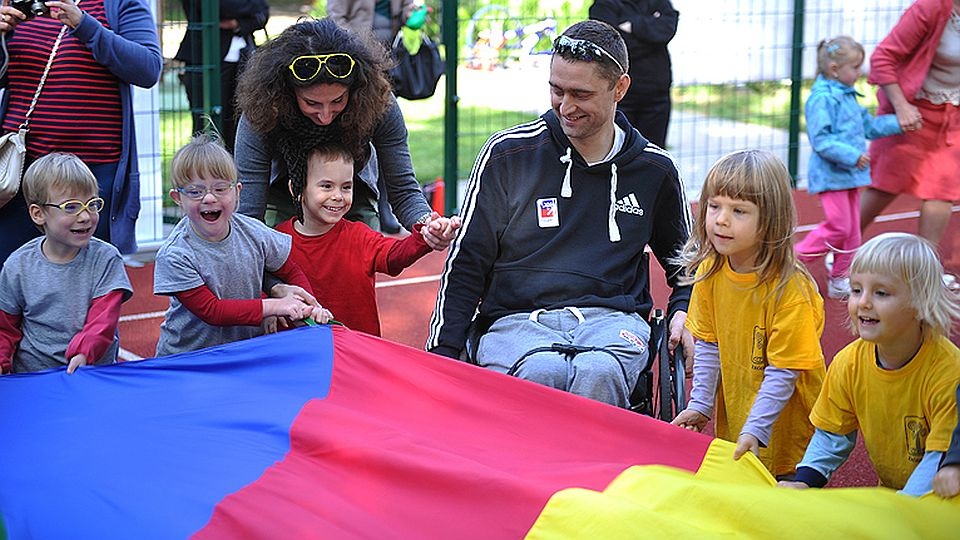 Organizatorem Przedszkolnej Paraolimpiady jest Uczniowski Klub Sportowy Pomiar z SP 18 oraz Przedszkole nr 41 Źródełko w Szczecinie. Fot. Łukasz Szełemej [Radio Szczecin/Archiwum]