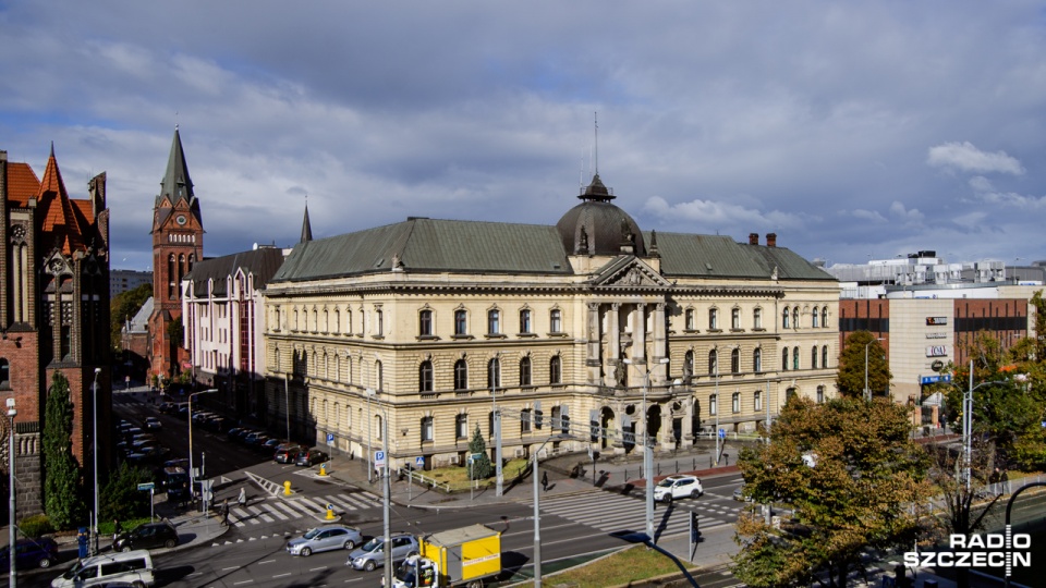 Pałac po banku PKO BP przy alei Niepodległości. Fot. Konrad Nowak [Radio Szczecin]