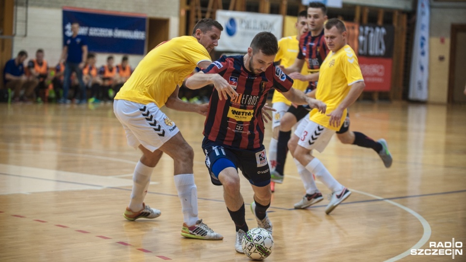 Halowi piłkarze Pogoni 04 Szczecin pokonali Red Devils Chojnice 9:2. Fot. Olaf Nowicki [Radio Szczecin]