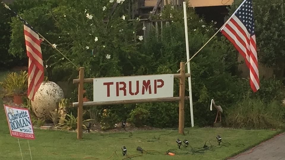 Baner Donalda Trumpa na Florydzie. Fot. Jan Pachlowski [Radio Szczecin]