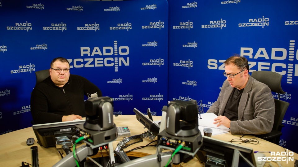 Krzysztof Zaremba w studiu Radia Szczecin. Fot. Konrad Nowak [Radio Szczecin]