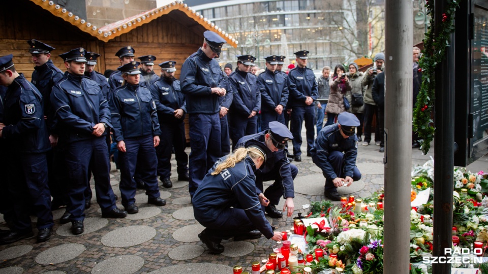 W środę kwiaty w miejscu tragedii złożyli przedstawiciele niemieckiej policji. Fot. Konrad Nowak [Radio Szczecin]
