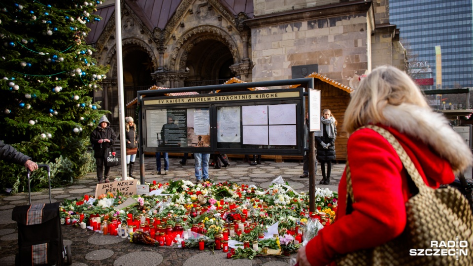 W środę kwiaty w miejscu tragedii złożyli przedstawiciele niemieckiej policji. Fot. Konrad Nowak [Radio Szczecin]