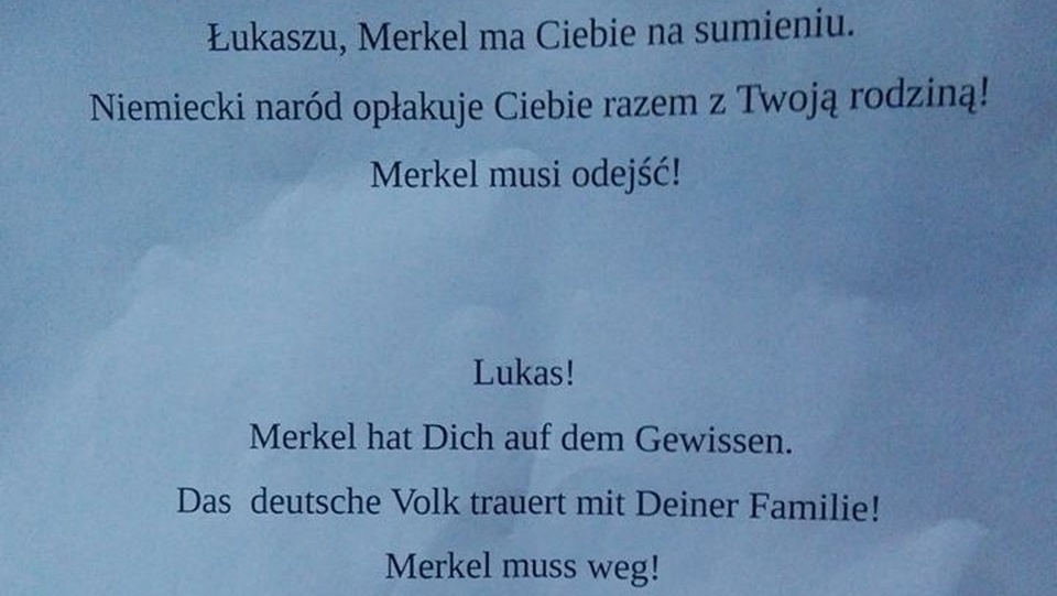 Kierowcy przekraczający polsko-niemiecką granicę w Lubieszynie dostawali ulotki dotyczące zabitego w Berlinie Łukasza Urbana. Fot. Słuchacz Radia Szczecin