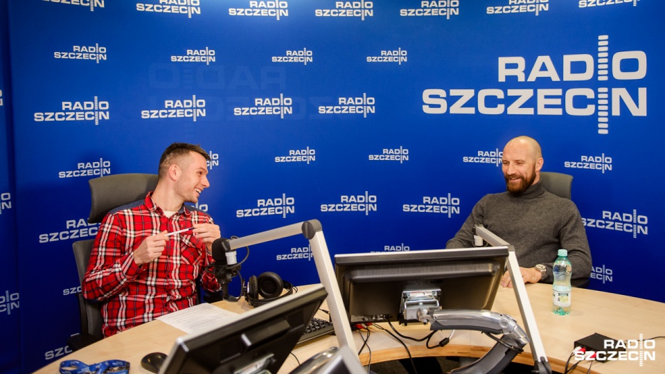 Maciej Stolarczyk, dyrektor sportowy Pogoni Szczecin w naszym studiu. Fot. Konrad Nowak [Radio Szczecin]