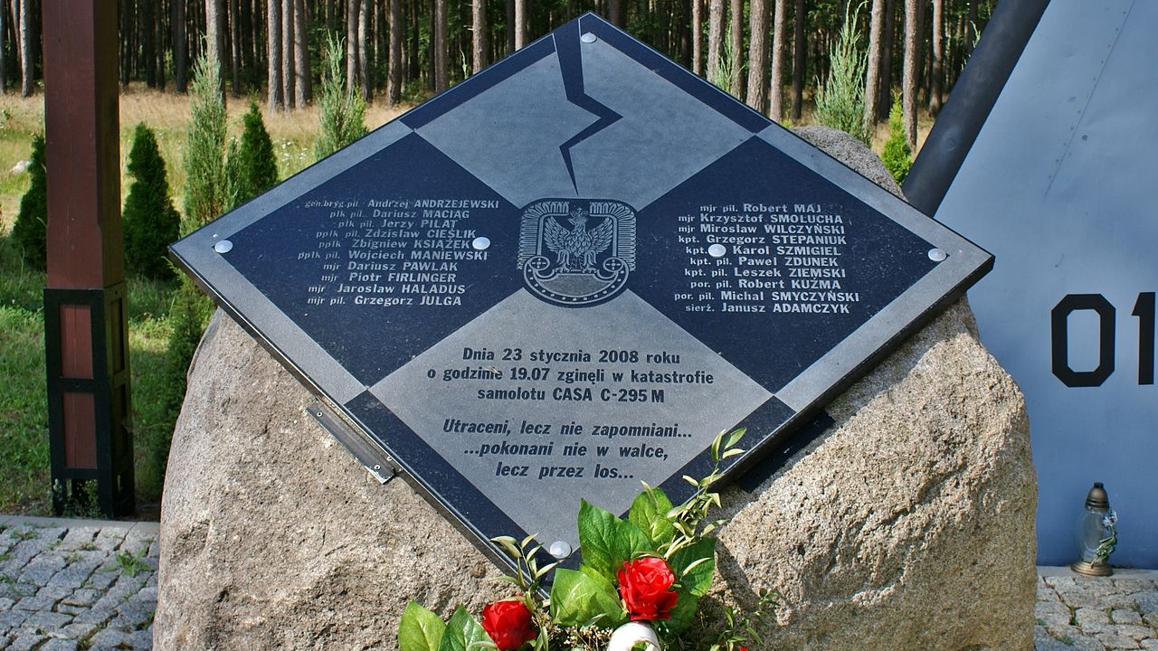 15 lat temu, 23 stycznia 2008 roku, pod Mirosławcem w Zachodniopomorskiem rozbił się wojskowy samolot CASA.