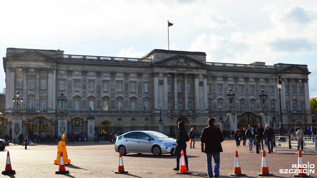 Uczniowie z podstawówki w Chojnie dostali życzenia z Pałacu Buckingham. To odpowiedź na świąteczną kartkę z okazji Bożego Narodzenia, którą dzieci z klasy VI wysłały do brytyjskiej Królowej Elżbiety II.