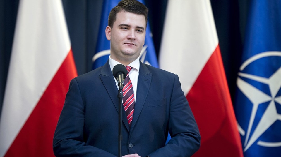 Komisja złożona z polityków Prawa i Sprawiedliwości przyjrzy się karierze byłego rzecznika MON Bartłomieja Misiewicza. Decyzją prezesa PiS, Jarosława Kaczyńskiego, 27-latek został zawieszony w prawach członka partii.