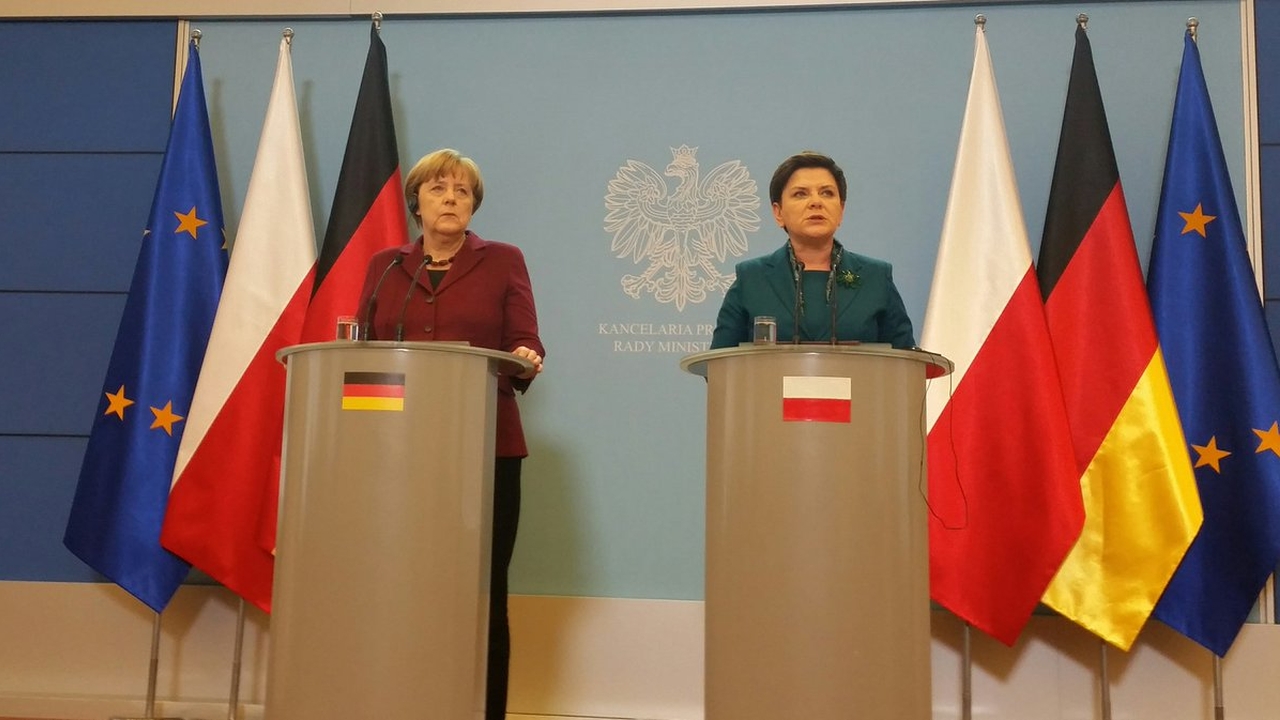 Władze Polski i Niemiec mówią wspólnym głosem w sprawie utrzymania sankcji wobec Rosji za jej agresję na Ukrainę. Konflikt na Wschodzie był jednym z tematów rozmów premier Beaty Szydło z kanclerz Angelą Merkel.