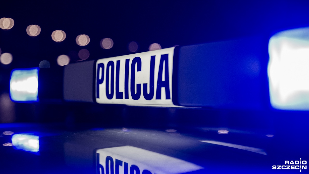Policjant po służbie doprowadził do zatrzymania kierowcy pod wpływem narkotyków. Robiąc zakupy w jednym z marketów w Szczecinie zauważył mężczyznę, który był agresywny. Gdy potem mężczyzna zasiadł za kierownicą taksówki, policjant poinformował o zdarzeniu dyżurnego i pojechał za podejrzanym.