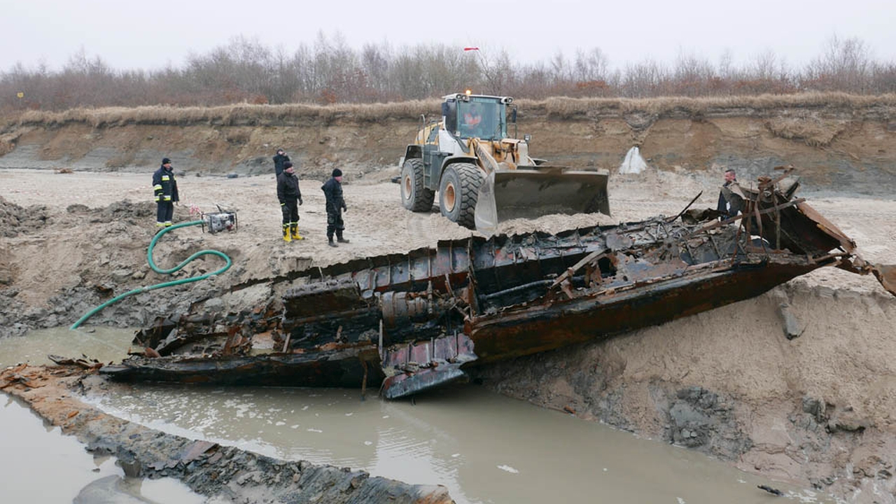 Odkryty na plaży w podkołobrzeskim Podczelu wrak, to szczątki okrętu bałtyckiej floty Kriegsmarine. Takie są pierwsze wnioski po wstępnych oględzinach wraku.