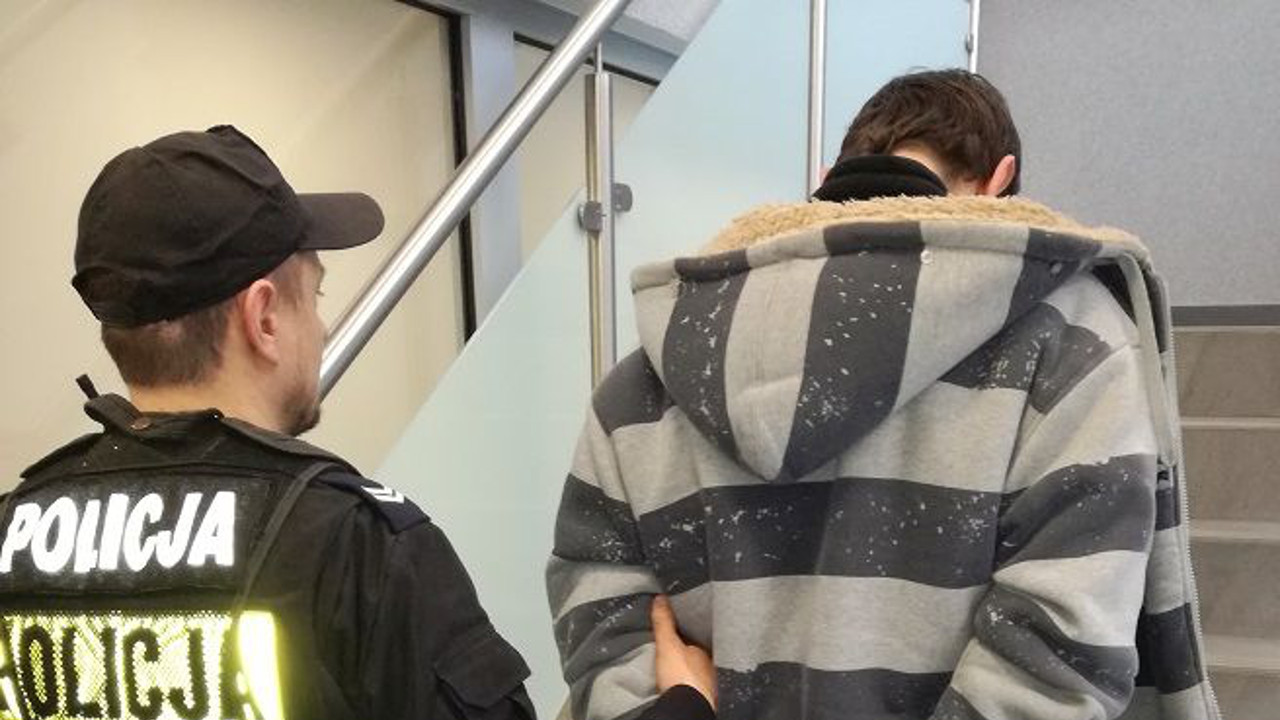 Z zabawkową bronią i w chustach na głowie napadli na punkt z pożyczkami w Stargardzie - dwóch mężczyzn stanie za to przed sądem.