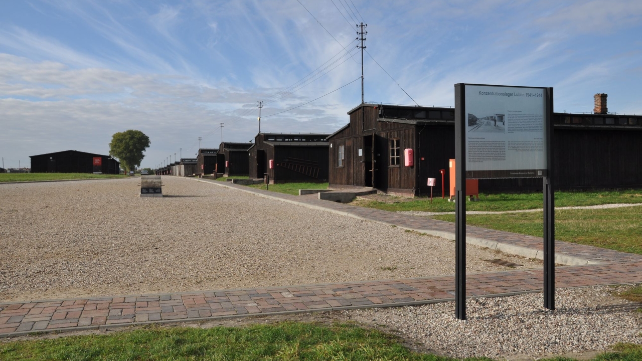 Sąd okręgowy we Frankfurcie nad Menem poinformował, że proces przeciwko 97 - letniemu byłemu strażnikowi niemieckiego obozu koncentracyjnego KZ Majdanek nie odbędzie się z powodu złego stanu zdrowia oskarżonego.