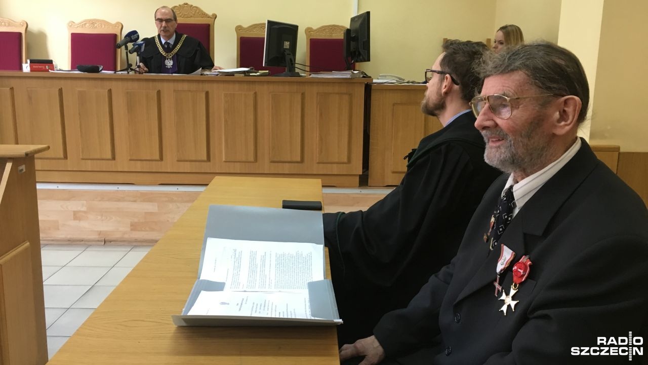 300 tysięcy złotych zadośćuczynienia i ponad 50 tysięcy złotych odszkodowania - to kwota jaką przyznał w czwartek Sąd Apelacyjny w Szczecinie działaczowi opozycji Stefanowi Niewiadomskiemu.