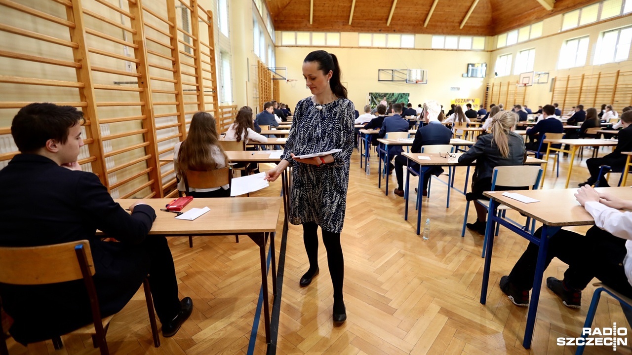 Blisko trzy tysiące uczniów ze Szczecina napisze w czwartek egzamin gimnazjalny z części matematyczno-przyrodniczej.