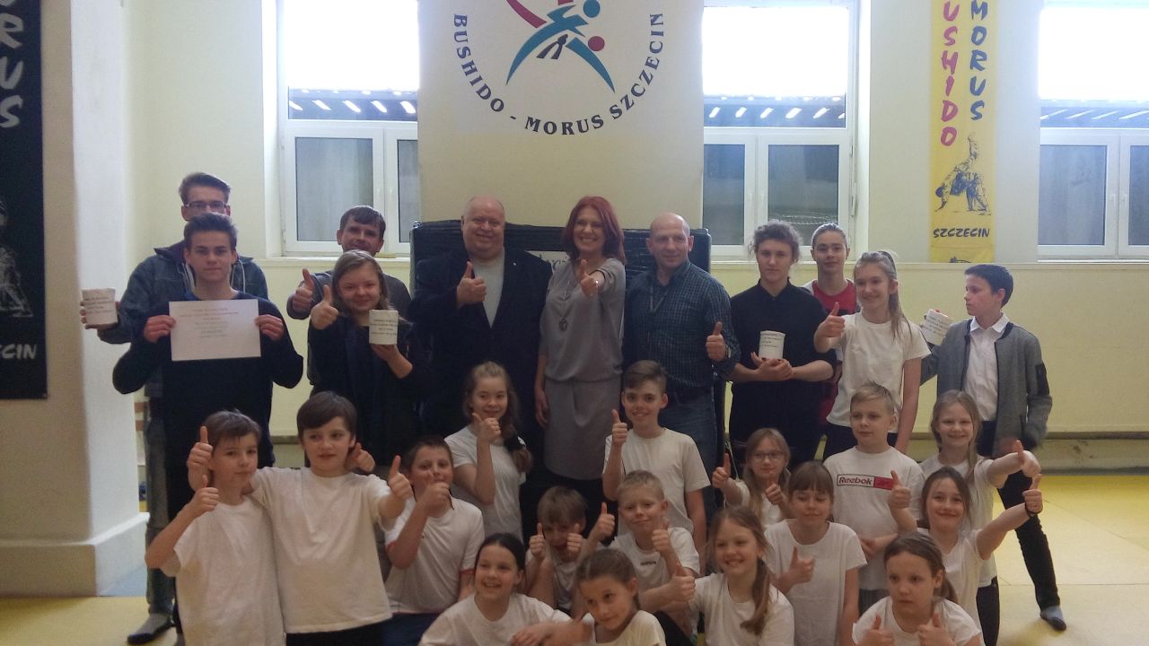 Pomóżmy legendzie szczecińskiego judo - apelują organizatorzy czwartkowego koncertu i aukcji charytatywnej. W szkole podstawowej numer 47 przy ul. Jagiellońskiej będą zbierane pieniądze dla Lecha Morusa, długoletniego trenera szczecińskich judoków, który choruje na nowotwór.