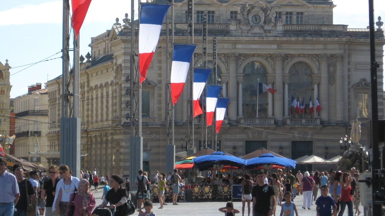 Dziewięć osób rannych, 143 zatrzymane, 29 w areszcie - to bilans manifestacji antyfaszystów w Paryżu przeciwko wynikowi pierwszej tury wyborów prezydenckich. Demonstracja była nielegalna.
