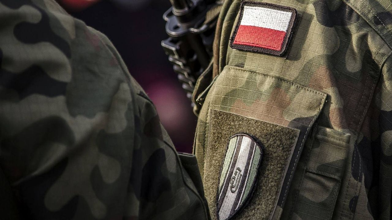 Problemy z młodymi żołnierzami w 12 Brygadzie Zmechanizowanej w Szczecinie. Tylko połowa spośród 185 ochotników, zakwalifikowanych przez WKU, stawiła się do jednostki. Ponadto 12 kolejnych zrezygnowało lub jest trakcie rezygnacji z trzymiesięcznej służby przygotowawczej.