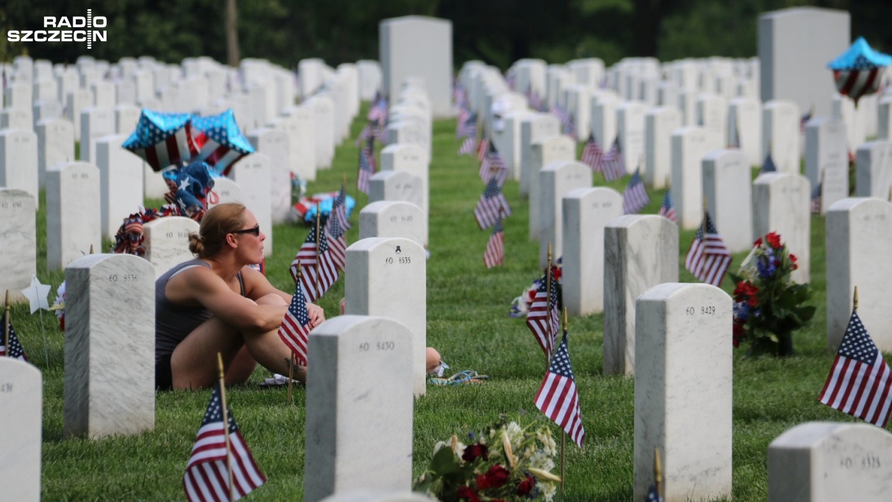 Amerykanie obchodzą dziś Memorial Day, czyli Dzień Pamięci. To święto, podczas którego oddają hołd żołnierzom poległym na frontach wszystkich wojen. Prezydent Donald Trump weźmie udział w uroczystościach w Waszyngtonie.