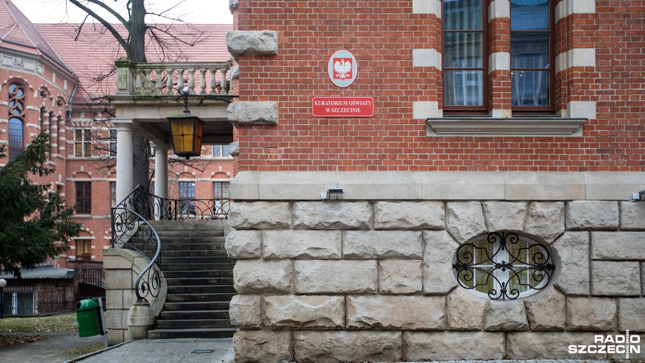 Kuratorium kontroluje podstawówkę w Starych Bielicach. To tam matematyczka miała znęcać się nad uczniem. Dyrektor szkoły został odwołany, a nauczycielkę - jego żonę - czeka prawdopodobnie postępowanie dyscyplinarne.