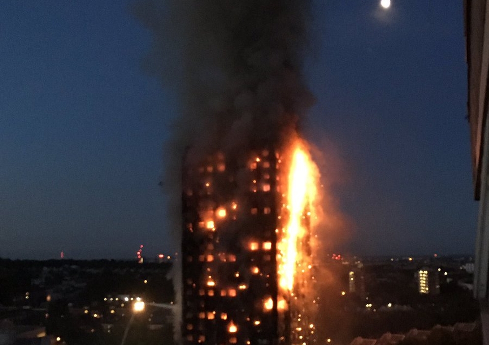 Dyrektor wykonawczy dzielnicy Kensington and Chelsea, w której spłonął wieżowiec Grenfell Tower, podał się do dymisji. Odpowiedzialny za finanse Nicholas Holgate pisze w oświadczeniu, że stało się tak na życzenie rządu.