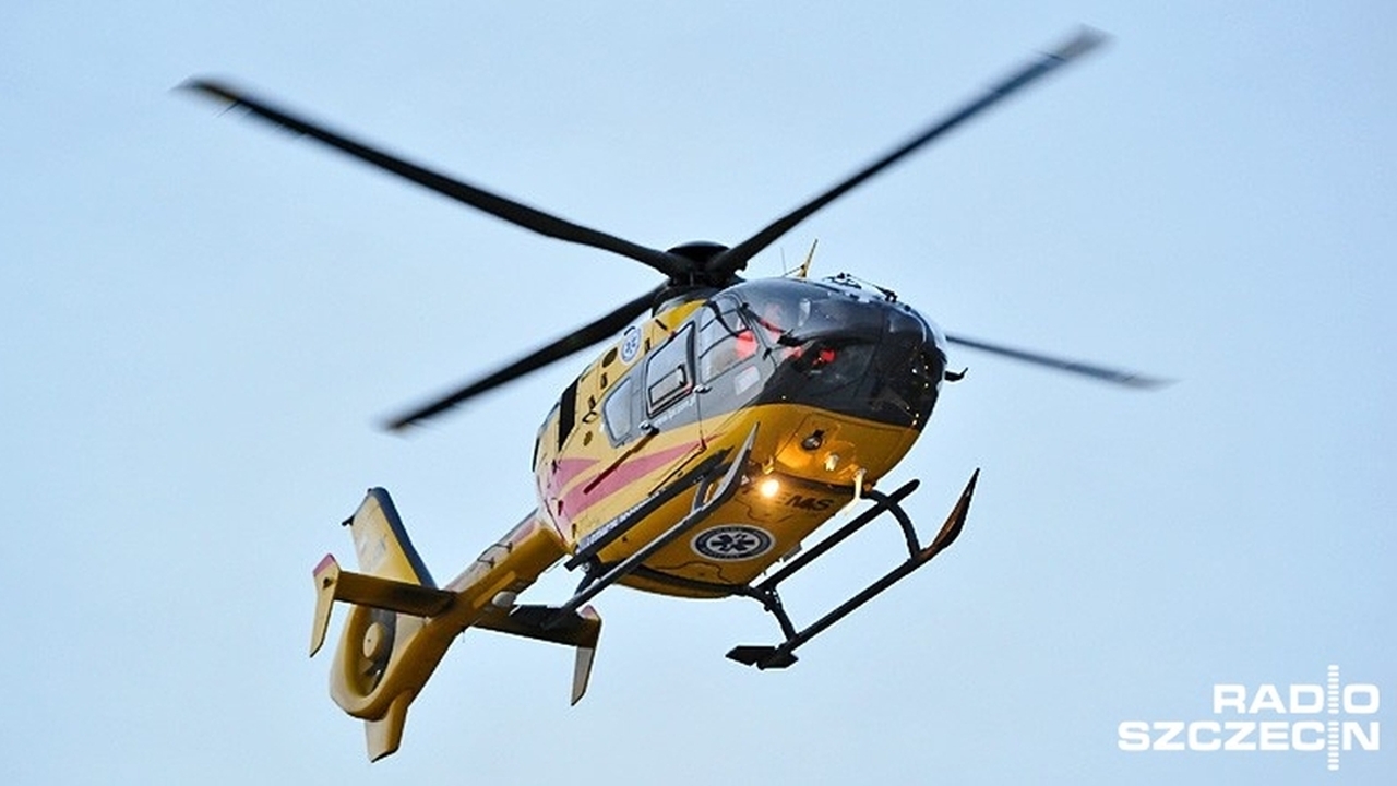Wypadek na wojewódzkiej drodze nr 162 niedaleko Krosina w powiecie świdwińskim. Jadący TIR-em kierowca nie zapanował nad swoim samochodem, który przewrócił się na drogę.