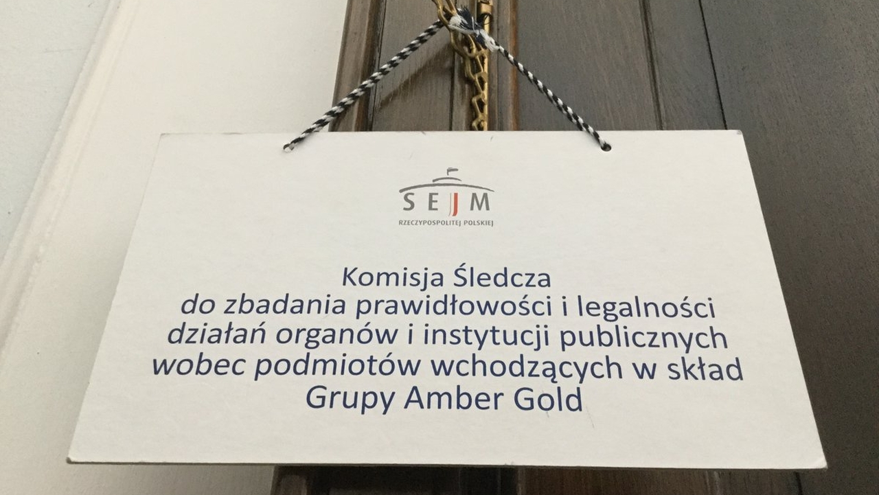 Przesłuchanie byłego premiera Donalda Tuska, przed sejmową komisją śledczą ds. Amber Gold, odbędzie się drugiego października. Do sekretariatu komisji wpłynęło pismo z prośbą od jego pełnomocnika Romana Giertycha, aby z trzech zaproponowanych terminów posiedzenia wybrać tę datę.