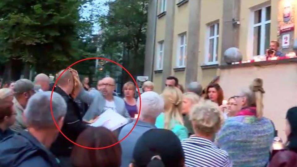 Jest apelacja od wyroku sądu w sprawie uderzenia pizzą w twarz przechodnia przez gryfińskiego radnego Marka Brzezińskiego.