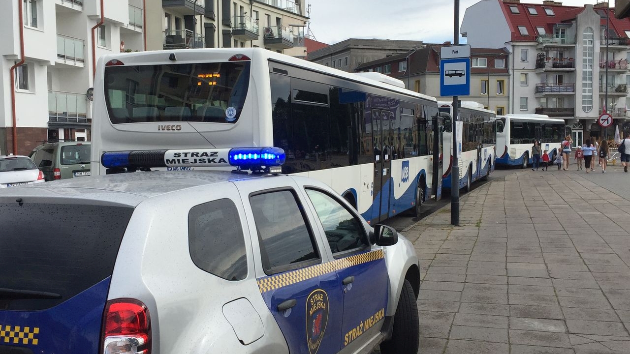 Autobusy niemieckiego przewoźnika UBB mogą bez przeszkód korzystać z pięciu przystanków autobusowych zlokalizowanych w Świnoujściu. Decyzję taką podjął Sąd Okręgowy w Szczecinie, który nakazał władzom kurortu zaprzestania czynności utrudniających w stosunku do niemieckiej firmy.