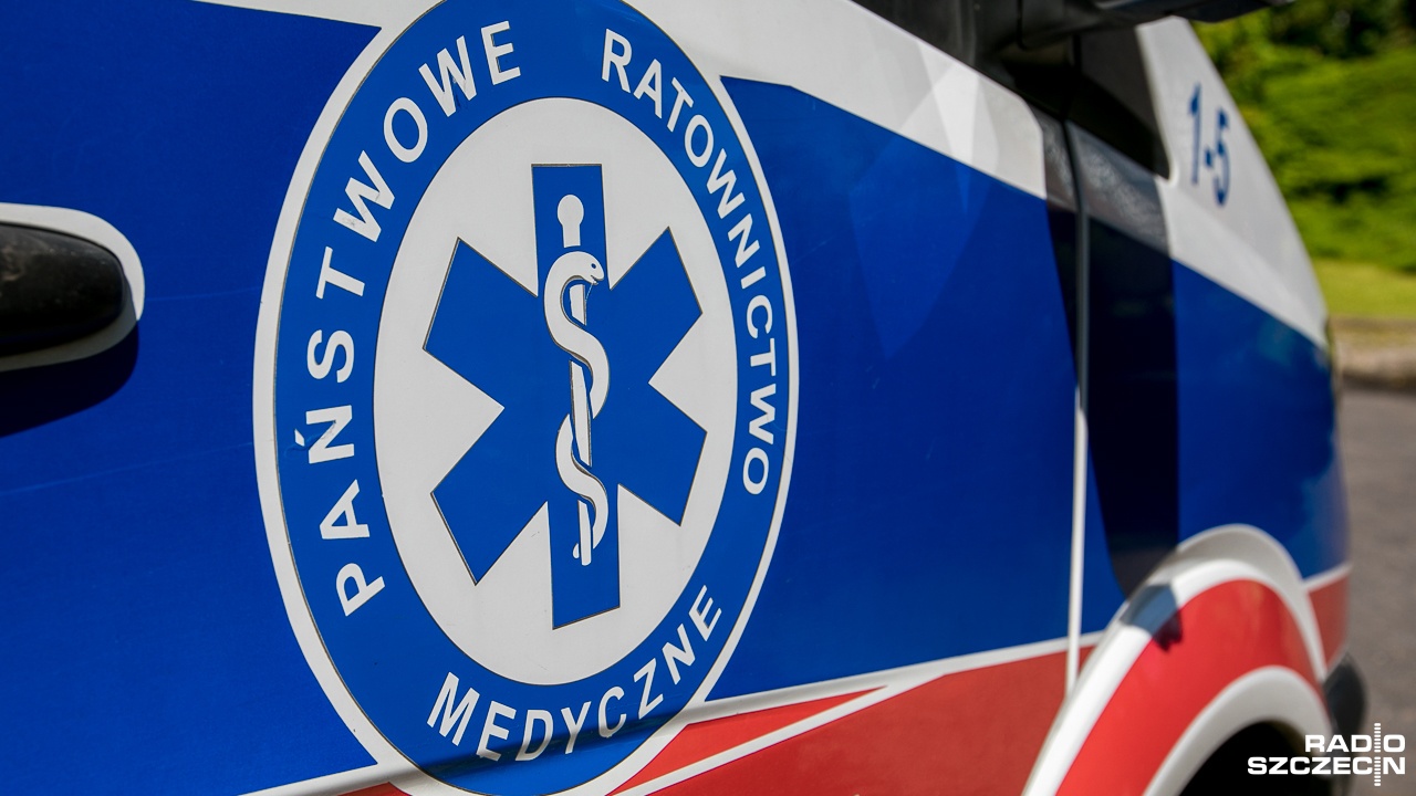 Z powodu kolizji tramwaju linii 12 z samochodem osobowym wstrzymany został ruch tramwajowy z placu Rodła w kierunku Dworca Niebuszewo i Lasu Arkońskiego. Ranna została jedna pasażerka, której udzielona już została pomoc medyczna.
