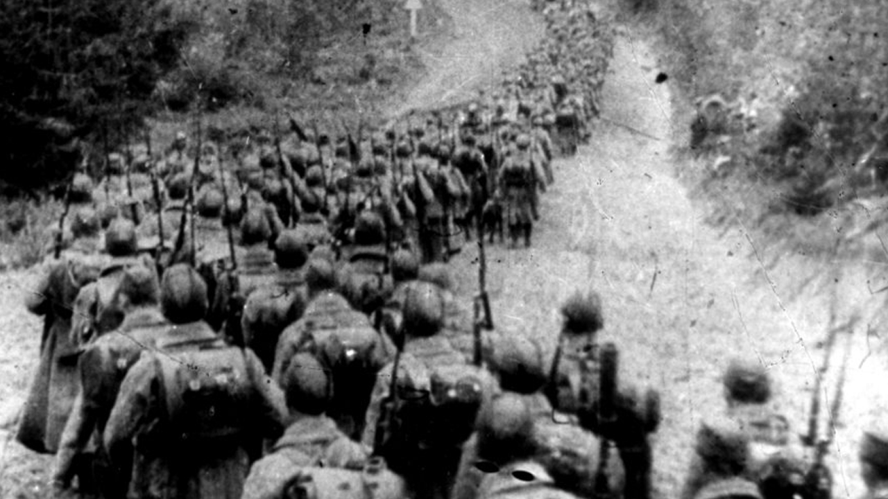 Część rosyjskich elit próbuje manipulować historią - uważa Paweł Kowal. Historyk odniósł się w ten sposób do przypadającej 17 września 80. rocznicy agresji sowieckiej na Polskę.