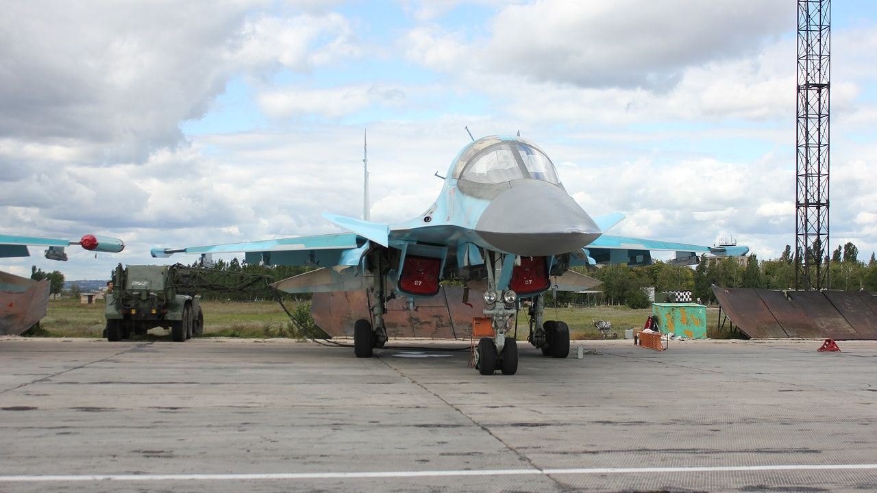 Dwa rosyjskie myśliwce wielozadaniowe Su-34 zderzyły się w okolicach wyspy Sachalin. Agencja Interfax podała, że załogi zdążyły się katapultować. Na razie nie podano oficjalnej informacji o odnalezieniu pilotów. Rosyjskie Ministerstwo Obrony zapewnia, że maszyny nie były uzbrojone.