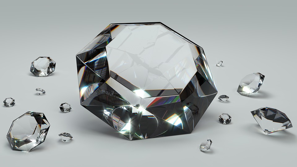 Unia Europejska zaostrzyła sankcje wobec reżimowej Rosji. Na czarną listę został wpisany główny producent diamentów - spółka Alrosa oraz jej dyrektor generalny Paweł Marinyczew.