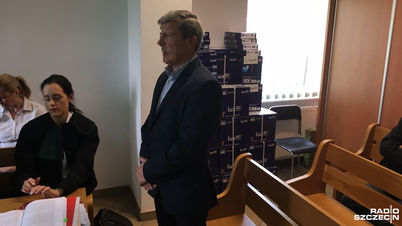 Polityk kupował głosy i informację za bimber i wódkę - teraz zapadł wyrok. Jerzy O., były burmistrz Pyrzyc został skazany przez sąd na łączną karę 1 roku i 8 miesięcy w zawieszeniu na pięć lat. Ma to związek z wyborami samorządowymi w 2010 i 2014 roku.