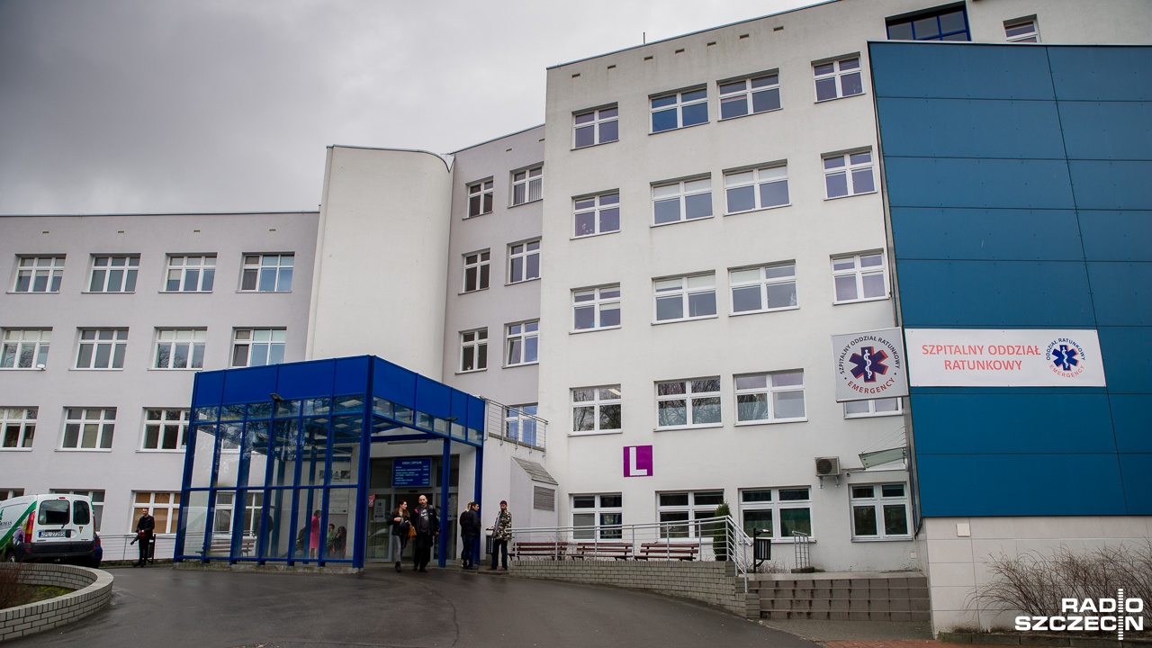 Jest śledztwo prokuratury w sprawie ataku hakerskiego na szczeciński Szpital Wojewódzki. Jak poinformowała Prokuratura Okręgowa w Szczecinie, postępowanie dotyczy zaszyfrowania złośliwym oprogramowaniem danych informatycznych szpitala, ale też żądania kilku milionów dolarów za przywrócenie dostępu do nich.