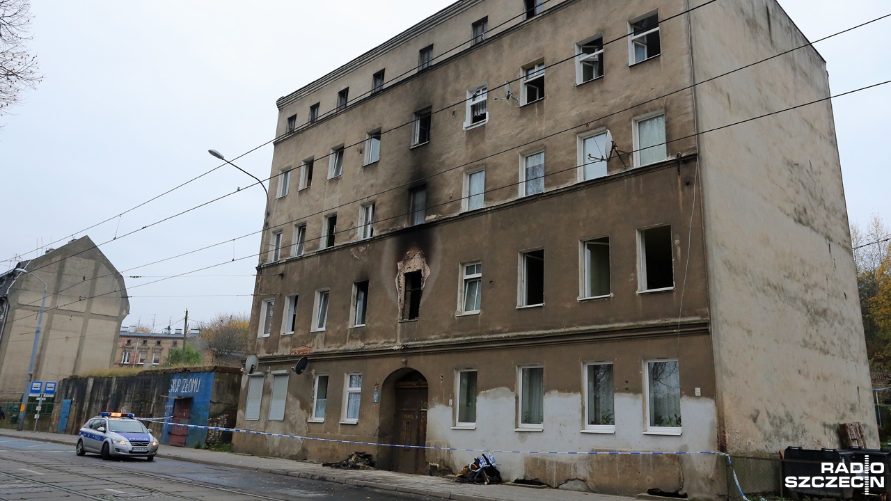 Rozpoczęły się zbiórki darów dla poszkodowanych w pożarze na szczecińskim Golęcinie. Ogień w kamienicy przy ulicy Światowida wybuchł w nocy z wtorku na środę. Kilkanaście lokali nie nadaje się teraz do zamieszkania, wiele rodzin straciło w pożarze prawie wszystko. Pomagają im szczecinianie.