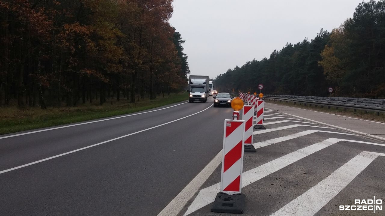 Uwaga kierowcy jadący betonowym odcinkiem autostrady A6.
