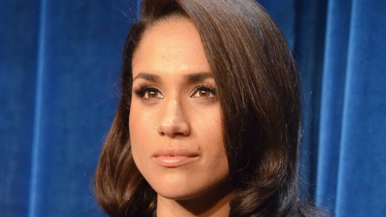 19 maja przyszłego roku - to data ślubu księcia Harry039ego i Meghan Markle. Datę tę ogłosił Pałac Kensington. Ślub odbędzie się w podlondyńskim Windsorze. Wybór przedostatniej soboty miesiąca rozwiewa wątpliwości na temat tego, czy dzień ślubu będzie dla Brytyjczyków dodatkowym dniem wolnym. Wiele gazet się tego domagało, a rząd był niechętny.