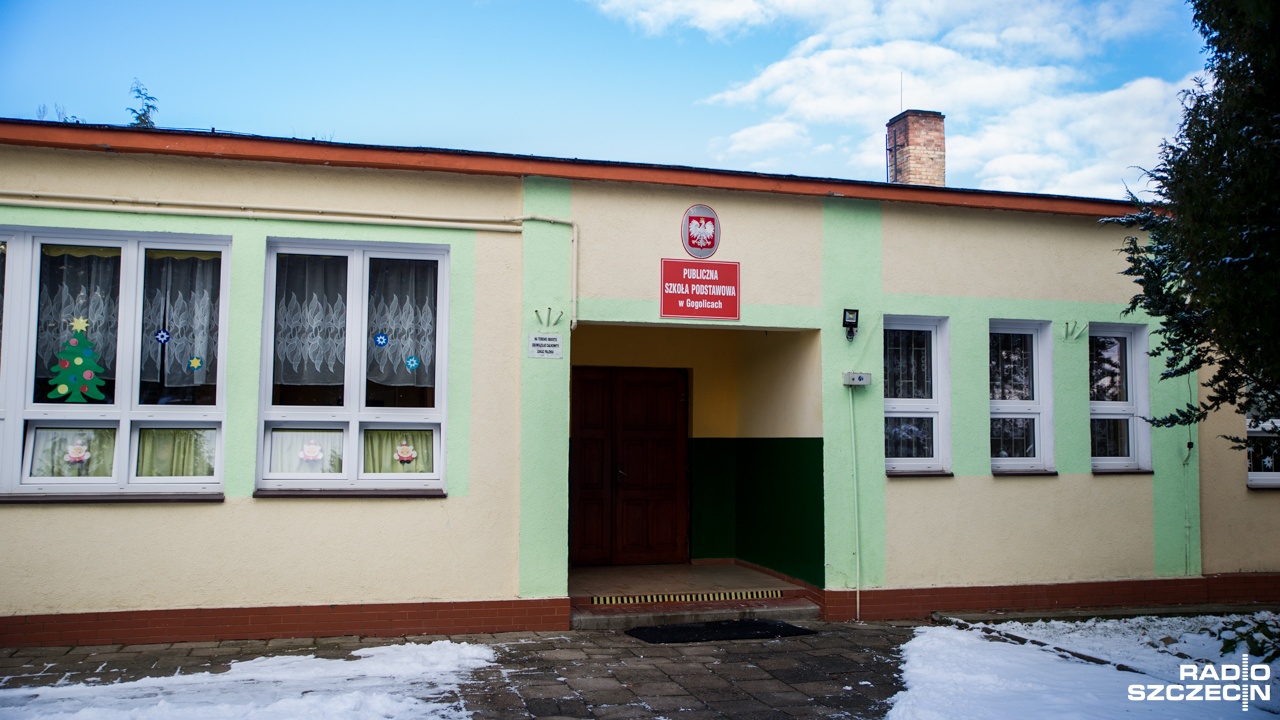 Prawie 434 tysiące złotych - to cena wywoławcza budynków po byłej szkole podstawowej w Gogolicach.