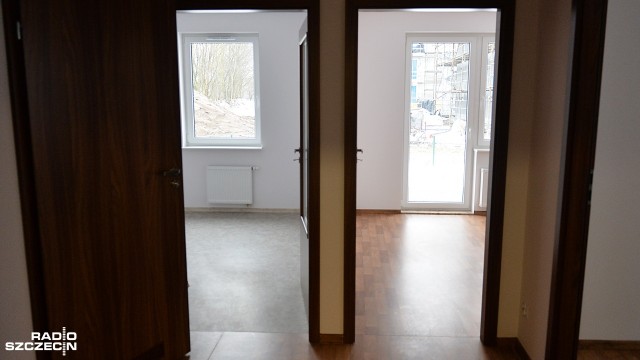 Zakończyła się budowa drugiego etapu osiedla TBS-u Prawobrzeże "Nad Płonią". Fot. Łukasz Szełemej [Radio Szczecin] Mieszkania Nad Płonią gotowe. Rodziny odebrały klucze [WIDEO, ZDJĘCIA]