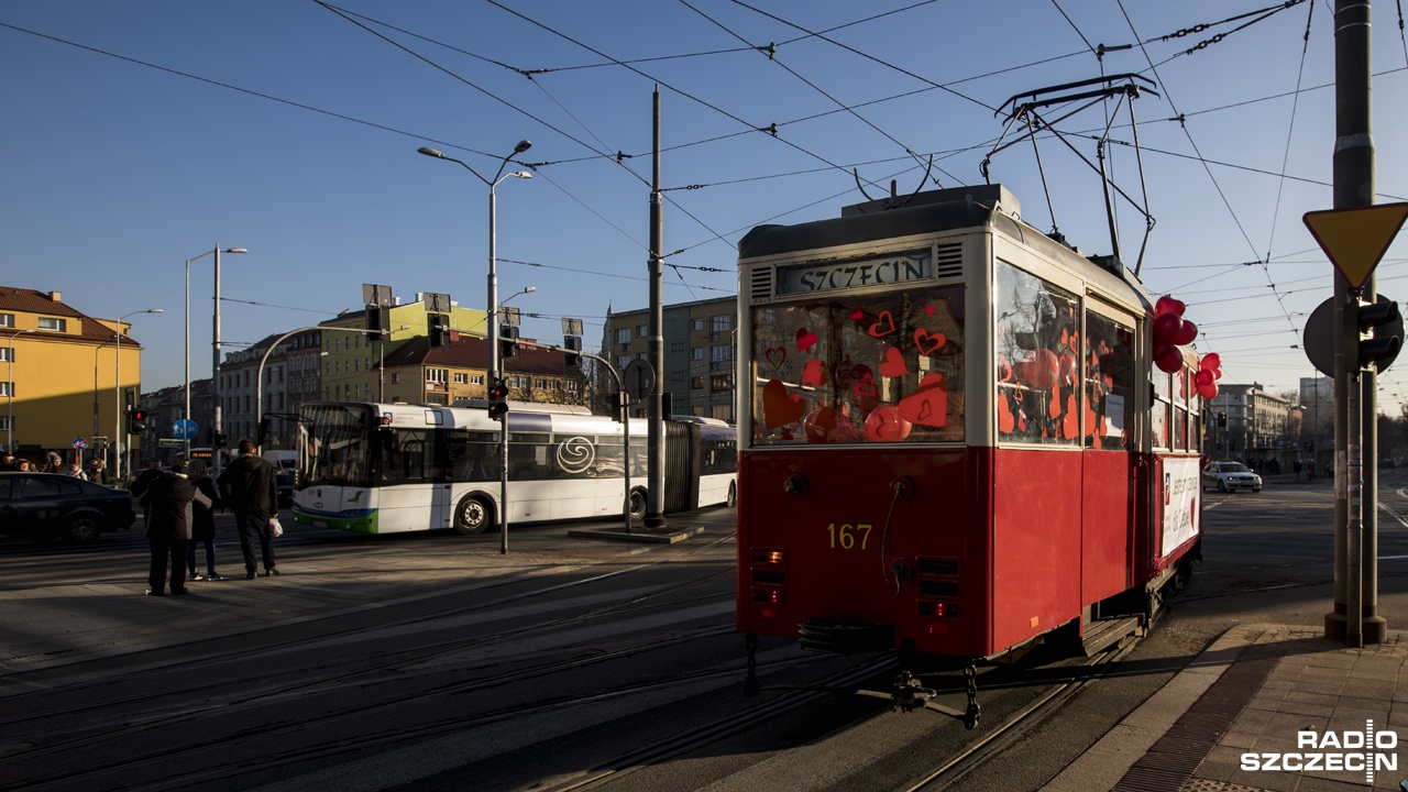 Pełen miłości wyjedzie na szczecińskie torowiska - z okazji święta zakochanych będzie w czwartek kursował walentynkowy tramwaj. Może do niego wsiąść każdy, kto ma ochotę na nietypową randkę lub np. dopiero chce poznać drugą połówkę.