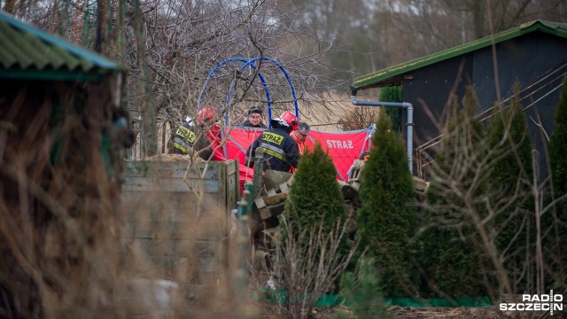 Trwa walka o życie chłopców, którzy wpadli pod lód. Fot. Olaf Nowicki [Radio Szczecin] Dwaj chłopcy wpadli pod lód [WIDEO, ZDJĘCIA]