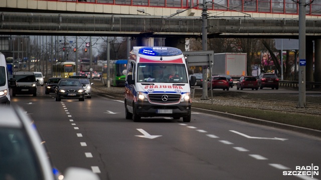 Trwa walka o życie chłopców, którzy wpadli pod lód. Fot. Olaf Nowicki [Radio Szczecin] Dwaj chłopcy wpadli pod lód [WIDEO, ZDJĘCIA]